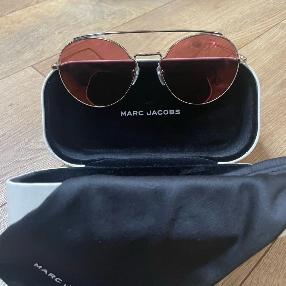 Authentic  Marc Jacobs Pink Round Sunglasses with Metallic Frame